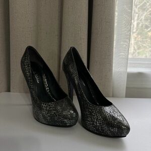 Vero Cuoio Black Snakeskin Heels